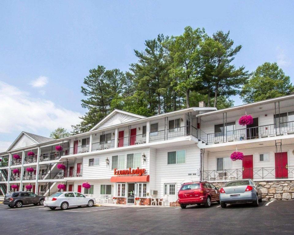 Baymont By Wyndham Lake George Exterior foto