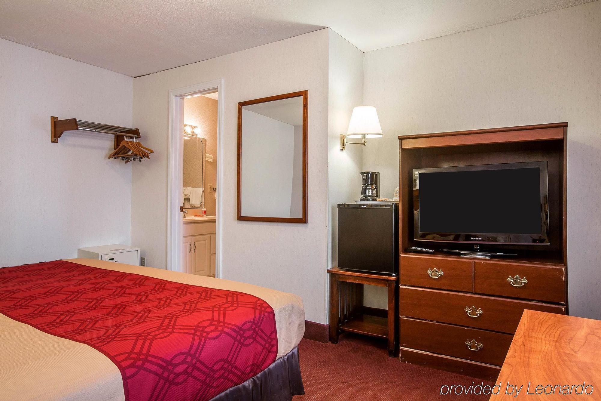 Baymont By Wyndham Lake George Exterior foto